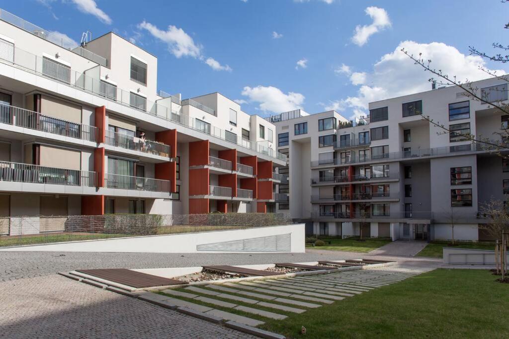 JT's Apartments Korunní str. Praga Exterior foto